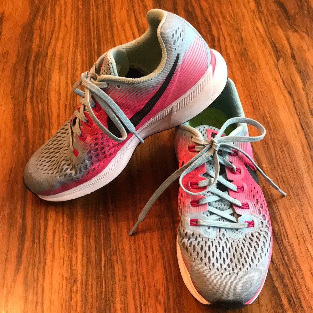 NIKE Women’s Zoom Air Pegasus